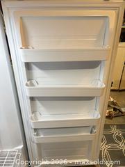 MaxSold Auction: Midea MU138SWAR1RC1 Upright Freezer, 13.8 cu ft, White - Delta (British Columbia, Canada) SELLER MANAGED Estate Sale Online Auction -  55b Street