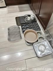 MaxSold Auction: Mixed Lot of Baking Pans, Muffin Tins & Cooling Racks - Delta (British Columbia, Canada) SELLER MANAGED Estate Sale Online Auction -  55b Street