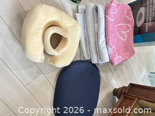 MaxSold Auction: Mixed Medical & Mobility Supplies Lot — Invacare Raised Toilet Seat - Delta (British Columbia, Canada) SELLER MANAGED Estate Sale Online Auction -  55b Street