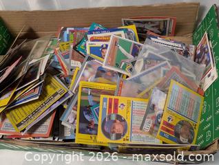 MaxSold Auction: Box Lot of Baseball and sports cards - South Frontenac (Ontario, Canada) SELLER MANAGED Downsizing Online Auction - Battersea Road