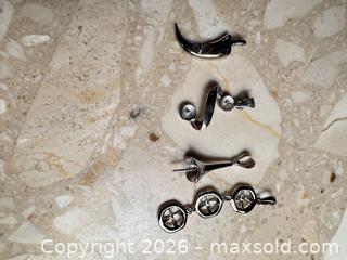 MaxSold Auction: Various Sterling Silver Pendant Settings - London (Ontario, Canada) SELLER MANAGED Downsizing Online Auction - Marconi Boulevard