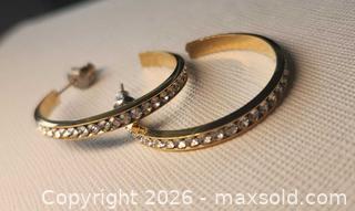 MaxSold Auction: 14K gold hoop earrings - Mississauga (Ontario, Canada) SELLER MANAGED Downsizing Online Auction - Golden Orchard Drive (CONDO)
