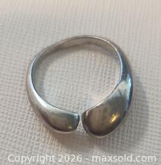 MaxSold Auction: 925 Silver ring ITALY - Mississauga (Ontario, Canada) SELLER MANAGED Downsizing Online Auction - Golden Orchard Drive (CONDO)