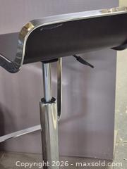 MaxSold Auction: Adjustable Hydraulic Barstool - Oshawa (Ontario, Canada) SELLER MANAGED Commercial Liquidation Online Auction - Bond Street West
