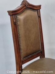 MaxSold Auction: Homelegance Accent Chair - Oshawa (Ontario, Canada) SELLER MANAGED Commercial Liquidation Online Auction - Bond Street West
