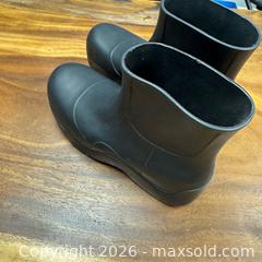 MaxSold Auction: Botega Veneta Puddle Boots - Richmond Hill (Ontario, Canada) SELLER MANAGED Reseller Online Auction - Newkirk Road (STORAGE)
