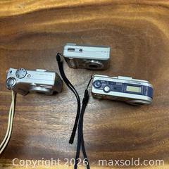 MaxSold Auction: Lot of Canon Sony and Polaroid Digital Cameras - Richmond Hill (Ontario, Canada) SELLER MANAGED Reseller Online Auction - Newkirk Road (STORAGE)