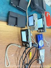 MaxSold Auction: Lot of 5 song cyber shot camera  - Toronto (Ontario, Canada) SELLER MANAGED Downsizing Online Auction - Applefield Drive