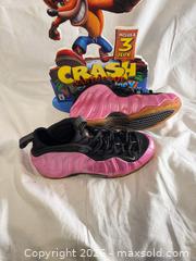MaxSold Auction: Nike Air Foamposite One Pearlized Pink Sneaker size 13 - Toronto (Ontario, Canada) SELLER MANAGED Downsizing Online Auction - Applefield Drive