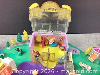 MaxSold Auction: Collectible Vintage Polly Pocket Polly's Boutique 1996 Rigid Plastic Playset, Lot 1 of 9 - Toronto (Ontario, Canada) PARTNER MANAGED Downsizing Online Auction - Cavotti Crescent
