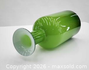 MaxSold Auction: 14" MCM Gulvase Style Cased Glass Vase - Mississauga (Ontario, Canada) PARTNER MANAGED Reseller Online Auction -  Dundas Street East