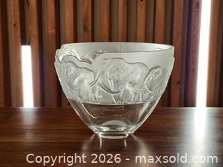MaxSold Auction: Large Crystal Bowl - Nachtmann - Safari Elephants - Mississauga (Ontario, Canada) PARTNER MANAGED Reseller Online Auction -  Dundas Street East
