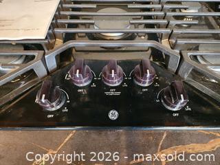 MaxSold Auction: New GE 30" Gas Range 5 Burner Cooktop Black - Mississauga (Ontario, Canada) PARTNER MANAGED Reseller Online Auction -  Dundas Street East
