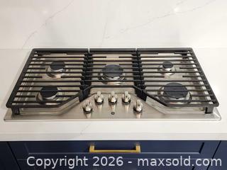 MaxSold Auction: New LG 36" Gas Range Cooktop Model JGP5036SL1SS - Mississauga (Ontario, Canada) PARTNER MANAGED Reseller Online Auction -  Dundas Street East