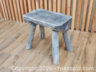 MaxSold Auction: Rustic Country Chic Carved Wood Log Stool - Mississauga (Ontario, Canada) PARTNER MANAGED Reseller Online Auction -  Dundas Street East
