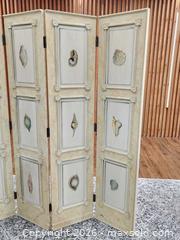 MaxSold Auction: Vintage 4-Panel Hand Painted Solid Wood Room Divider - Mississauga (Ontario, Canada) PARTNER MANAGED Reseller Online Auction -  Dundas Street East