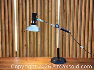 MaxSold Auction: Vintage MCM Adjustable Desk Lamp - Mississauga (Ontario, Canada) PARTNER MANAGED Reseller Online Auction -  Dundas Street East