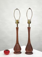 MaxSold Auction: Vintage Mid-Century Modern Pair Walnut Table Lamps - Mississauga (Ontario, Canada) SELLER MANAGED Reseller Online Auction -  Dundas Street East