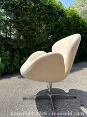 MaxSold Auction: Mid-century modern tulip-style lounge chair - Toronto (Ontario, Canada) PARTNER MANAGED Downsizing Online Auction -  Risa Boulevard