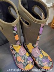 MaxSold Auction: Bogs boots - women's size 7 - Ottawa (Ontario, Canada) SELLER MANAGED Downsizing Online Auction - Brennan Avenue