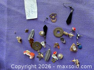 MaxSold Auction: Assorted Earrings Lot, 6–15 Pieces - Mixed Metals - Santa Monica (California, USA) PARTNER MANAGED Estate Sale Online Auction - 18th Street