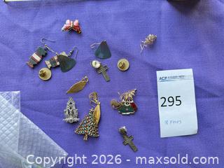 MaxSold Auction: Mixed Brooch/Pin Lot - 18 Gold & Silver-Tone Pieces - Santa Monica (California, USA) PARTNER MANAGED Estate Sale Online Auction - 18th Street