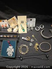 MaxSold Auction: Assorted costume jewelry  - Bath (Ontario, Canada) SELLER MANAGED Downsizing Online Auction - Somerset Drive