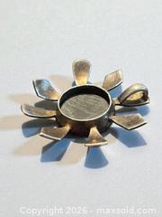 MaxSold Auction: Sterling Silver Onyx Sun Pendant 21.83g - Esquimalt (British Columbia, Canada) PARTNER MANAGED Estate Sale Online Auction - Lampson Street