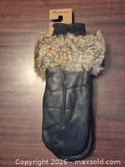 MaxSold Auction: Manitobah Leather Mittens Fur Trim New with Tag - Toronto (Ontario, Canada) PARTNER MANAGED Reseller Online Auction - Mcadam Avenue