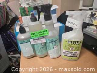 MaxSold Auction: Mrs Meyers Lot of 4 Vinegar Gel Spray and Kitchen Basics Bundle New Unopened - Toronto (Ontario, Canada) PARTNER MANAGED Reseller Online Auction - Mcadam Avenue