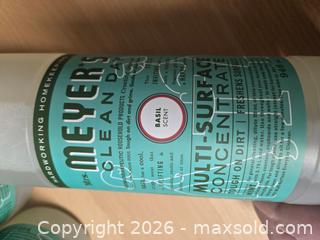 MaxSold Auction: Mrs Meyers Multisurface Lot of 4 New Unopened 946ml each - Toronto (Ontario, Canada) PARTNER MANAGED Reseller Online Auction - Mcadam Avenue