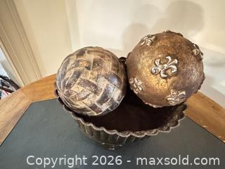 MaxSold Auction: Antique Bronze Finish Decorative Tabletop Accent Set - Raleigh (North Carolina, USA) PARTNER MANAGED Downsizing Online Auction -  Tipping Circle