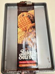 MaxSold Auction: Ekco Insulated Double Pan Vintage Baking Sheets, Large (2 pieces) - Raleigh (North Carolina, USA) PARTNER MANAGED Downsizing Online Auction -  Tipping Circle