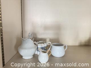 MaxSold Auction: Lot of 4 Porcelain Creamers / Small Pitchers - Raleigh (North Carolina, USA) PARTNER MANAGED Downsizing Online Auction -  Tipping Circle