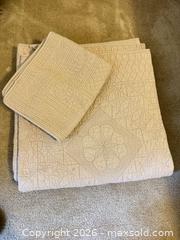 MaxSold Auction: Mushroom Gray 100% Cotton Quilted Floral/Medallion Quilt, Full/Double - Raleigh (North Carolina, USA) PARTNER MANAGED Downsizing Online Auction -  Tipping Circle