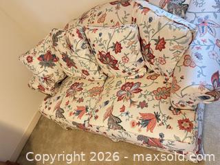 MaxSold Auction: Pennsylvania House Floral Upholstered Loveseat - Raleigh (North Carolina, USA) PARTNER MANAGED Downsizing Online Auction -  Tipping Circle