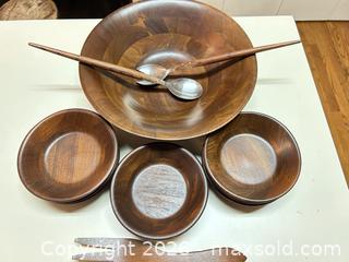 MaxSold Auction: Vermillion Real Walnut Large Wood Salad Bowl - Raleigh (North Carolina, USA) PARTNER MANAGED Downsizing Online Auction -  Tipping Circle