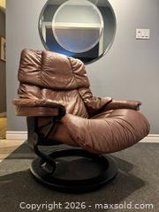 MaxSold Auction: Ekornes Leather Swivel Lounge Chair - Toronto (Ontario, Canada) SELLER MANAGED Reseller Online Auction - Kempsell Crescent