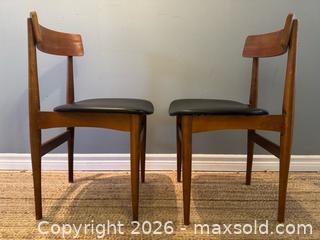MaxSold Auction: Mid century modern Teak/beechwood chairs - Toronto (Ontario, Canada) SELLER MANAGED Reseller Online Auction - Kempsell Crescent