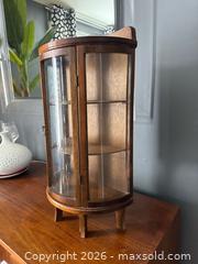 MaxSold Auction: Vintage miniature Curio Display Cabinet - Toronto (Ontario, Canada) SELLER MANAGED Reseller Online Auction - Kempsell Crescent