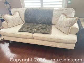 MaxSold Auction: Kincaid Custom Couch - Grimsby (Ontario, Canada) PARTNER MANAGED Downsizing Online Auction - Dorchester Drive              