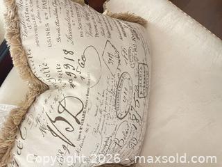 MaxSold Auction: Kincaid Custom Couch - Grimsby (Ontario, Canada) PARTNER MANAGED Downsizing Online Auction - Dorchester Drive              