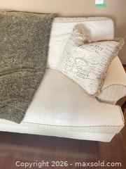 MaxSold Auction: Kincaid Custom Couch  - Grimsby (Ontario, Canada) PARTNER MANAGED Downsizing Online Auction - Dorchester Drive              