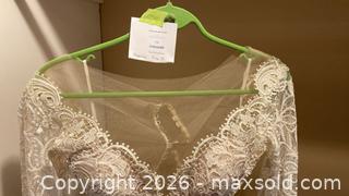 MaxSold Auction: Wedding dress - Grimsby (Ontario, Canada) PARTNER MANAGED Downsizing Online Auction - Dorchester Drive              