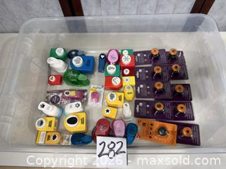 MaxSold Auction: Assorted Paper Craft Punches - Multiple Brands & Shapes - Warwick (Rhode Island, USA) SELLER MANAGED Reseller Online Auction - Warwick Avenue