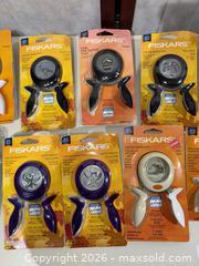MaxSold Auction: Fiskars Paper Craft Punches Lot, 21 Assorted Sizes - Warwick (Rhode Island, USA) SELLER MANAGED Reseller Online Auction - Warwick Avenue