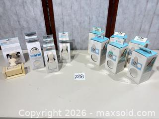 MaxSold Auction: Martha Stewart Paper Craft Punches Lot of 14 - Warwick (Rhode Island, USA) SELLER MANAGED Reseller Online Auction - Warwick Avenue