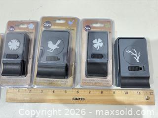 MaxSold Auction: Sizzix Manual Die Cut Machine with Assorted Paper Punches - Warwick (Rhode Island, USA) SELLER MANAGED Reseller Online Auction - Warwick Avenue