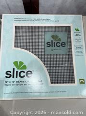 MaxSold Auction: Slice Hands-Free Cutting Kit Lot with 12x12 Glass Cutting Mat - Warwick (Rhode Island, USA) SELLER MANAGED Reseller Online Auction - Warwick Avenue