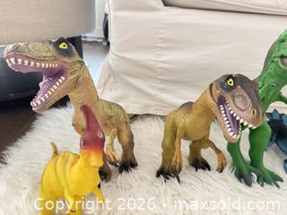 MaxSold Auction: Lot of 6 Small Multi-Color Toy Figures - Welland (Ontario, Canada) SELLER MANAGED Reseller Online Auction -  Stern Drive